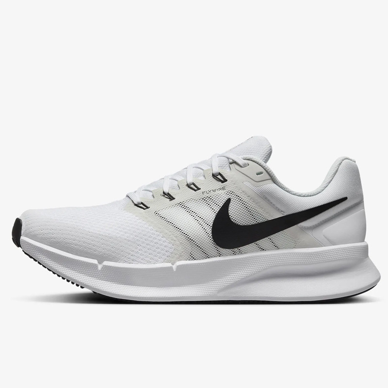 SEPATU LARI NIKE Run Swift 3