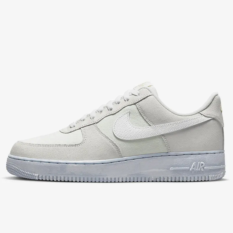 SEPATU SNEAKERS NIKE Air Force 1 '07 LV8 EMB