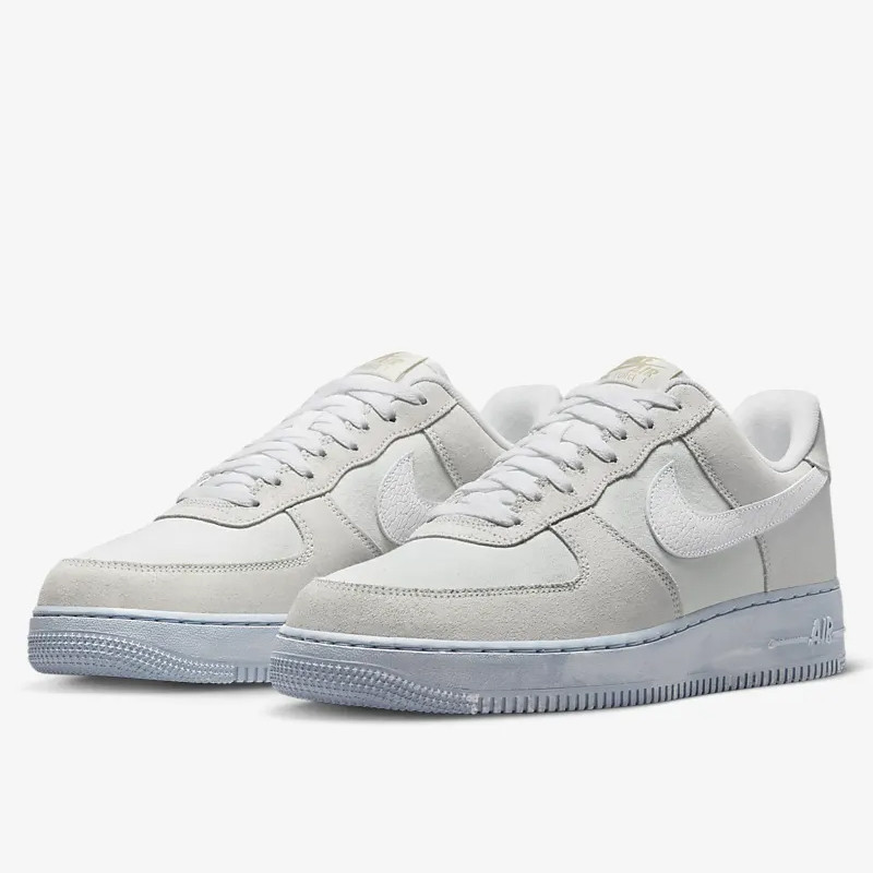 SEPATU SNEAKERS NIKE Air Force 1 '07 LV8 EMB