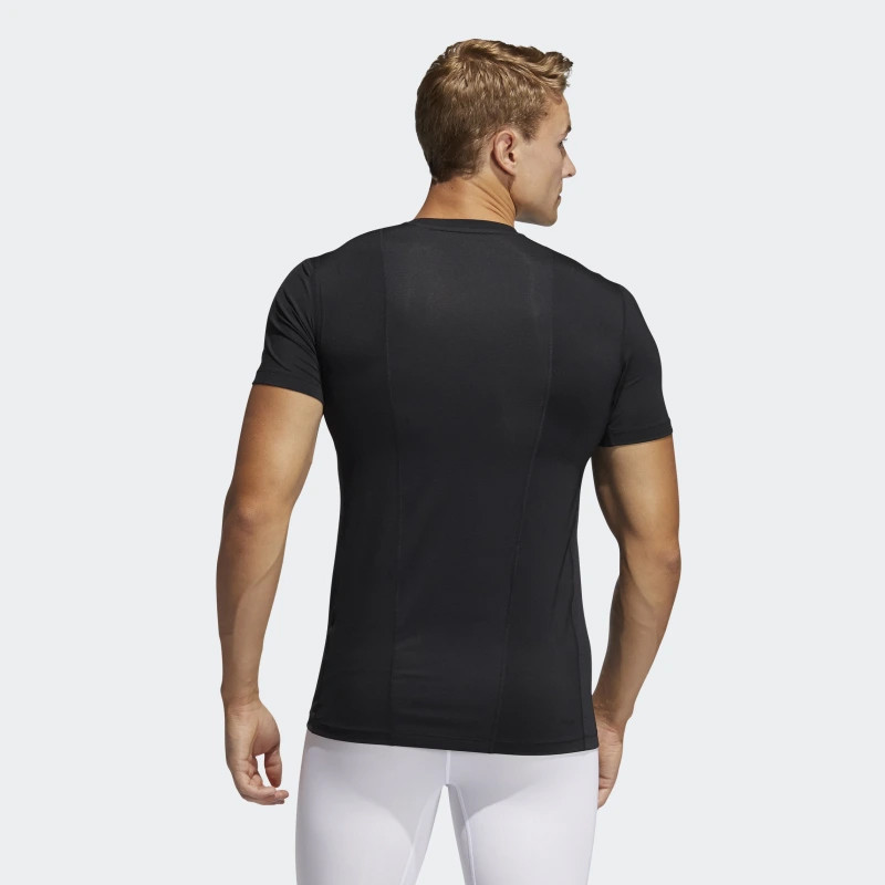 BAJU TRAINING ADIDAS TECHFIT COMPRESSION SHORT SLEEVE TEE